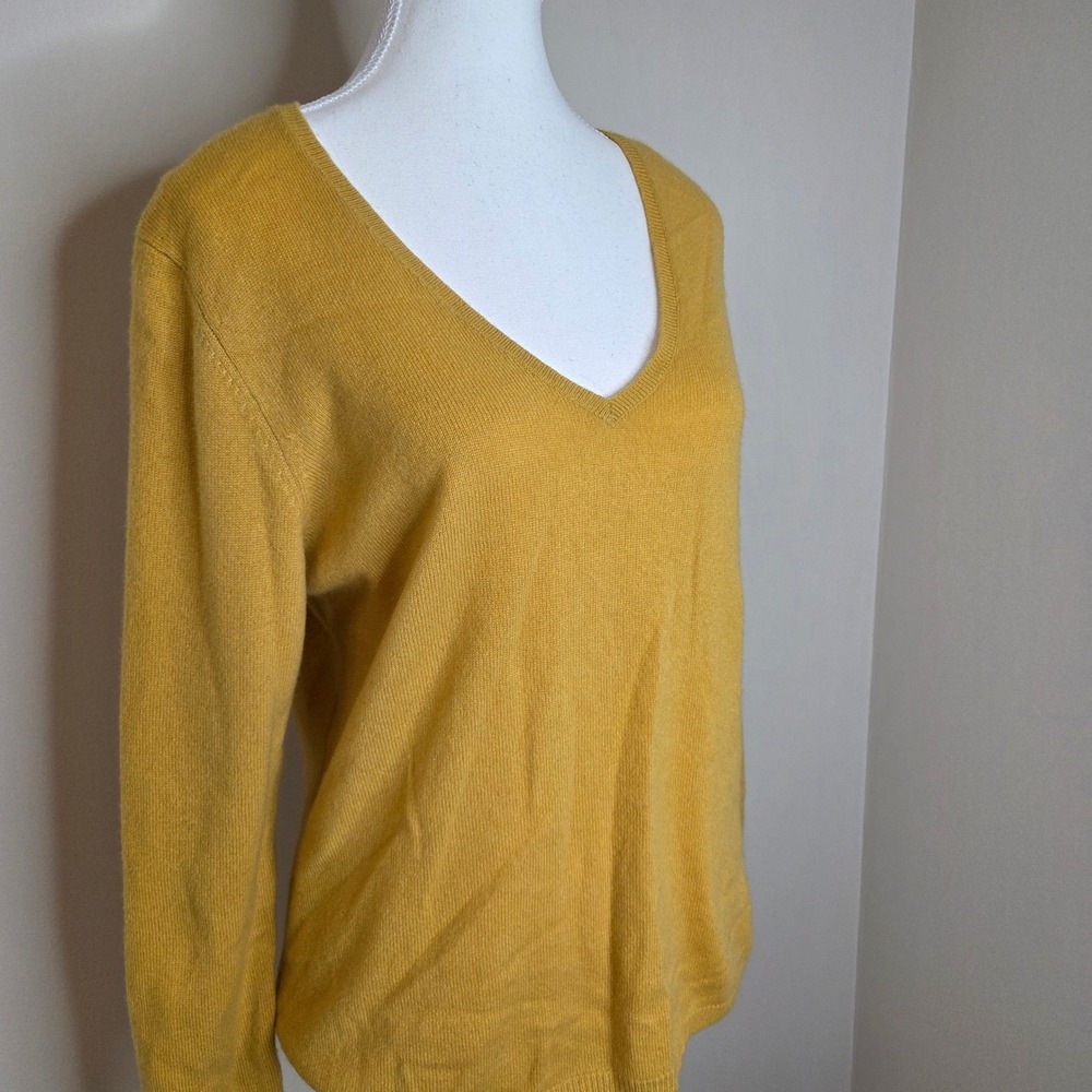 Charter‎ Club Yellow 100% Cashmere V-Neck Sweater 2-Ply Soft Knit Luxury Size L - Picture 2 of 4